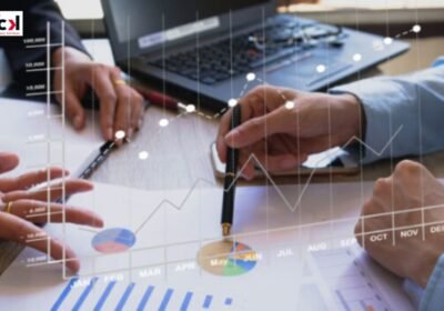 What-Does-a-Financial-Manager-Do