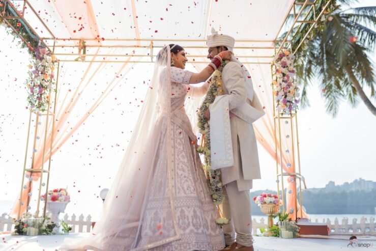 Flat 10% Off On Wedding Photoshoot in Gurgaon by VsnapU